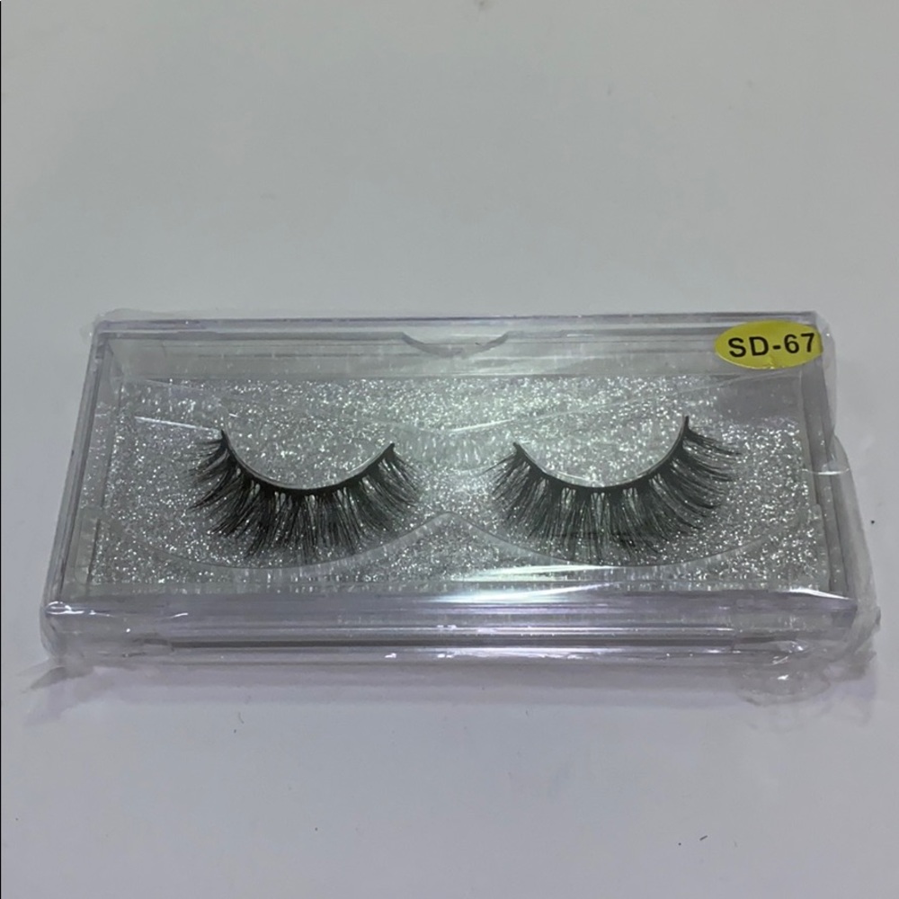 NEW!  Mink Eyelashes In Glitter Case!